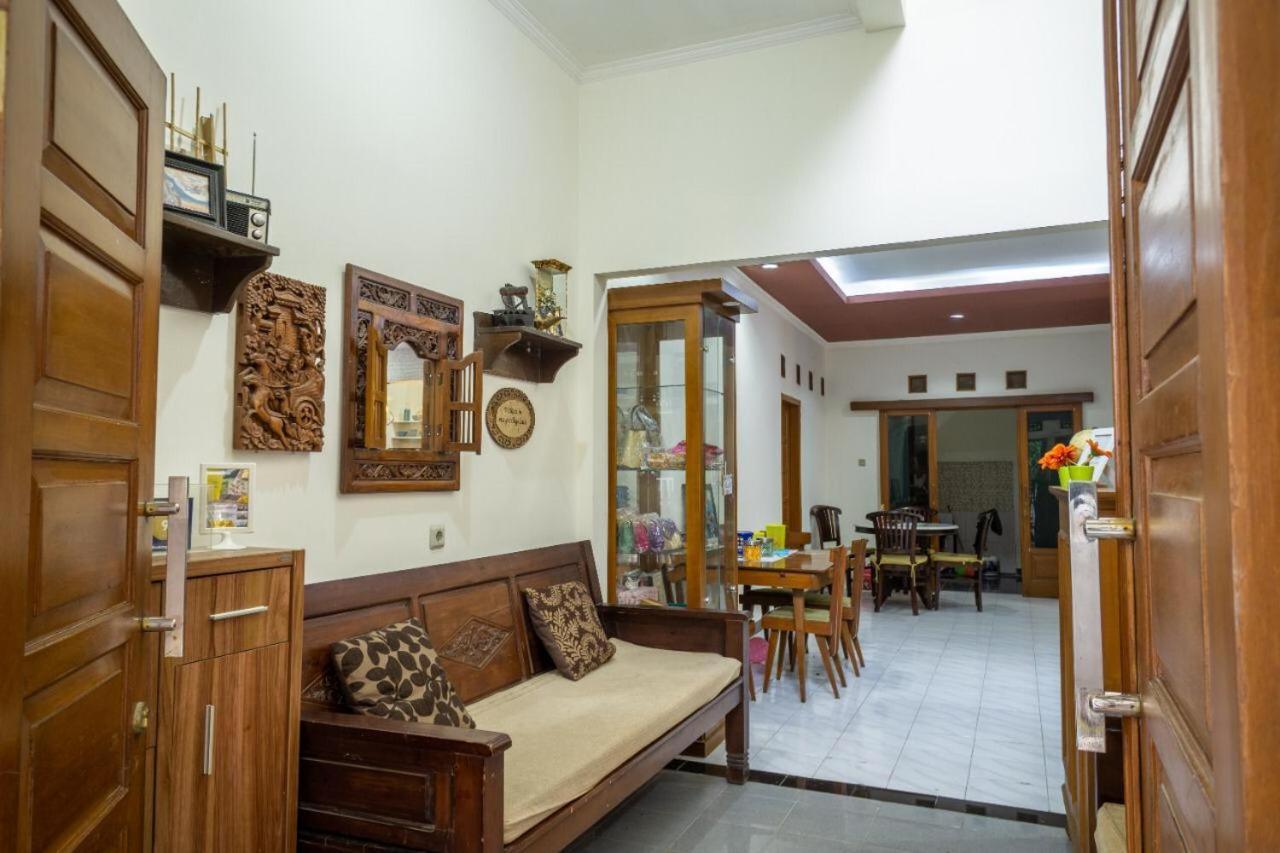Zenrra House Hotell Bandung Exteriör bild