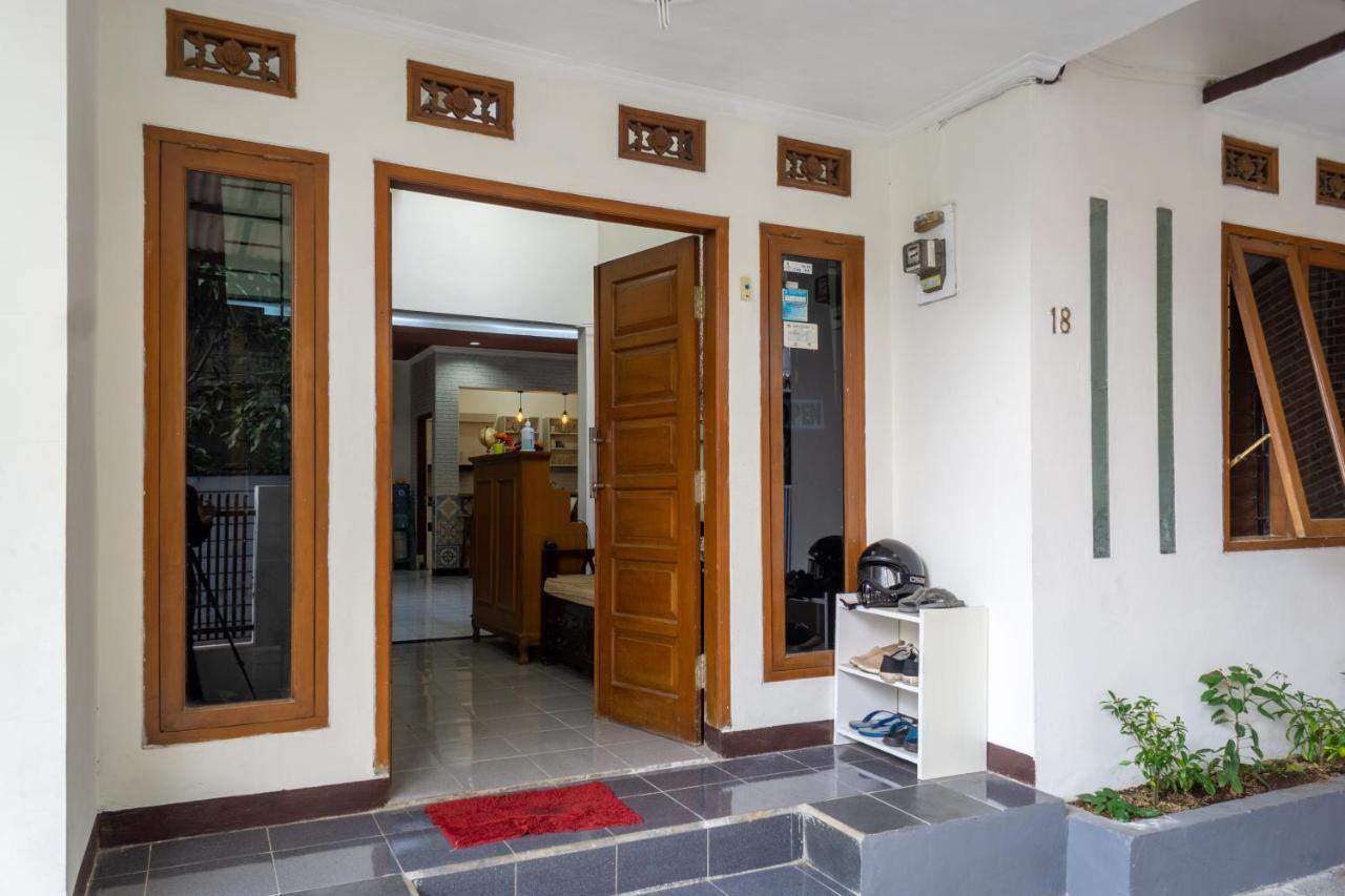 Zenrra House Hotell Bandung Exteriör bild