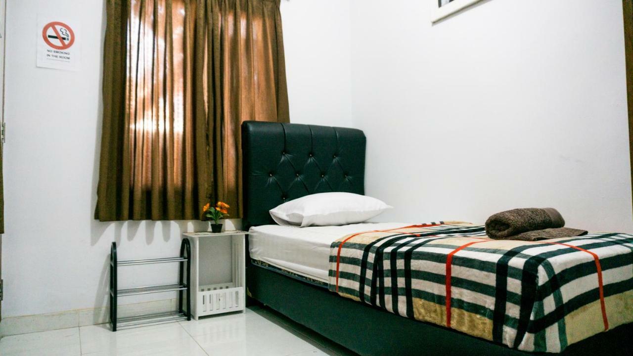 Zenrra House Hotell Bandung Exteriör bild